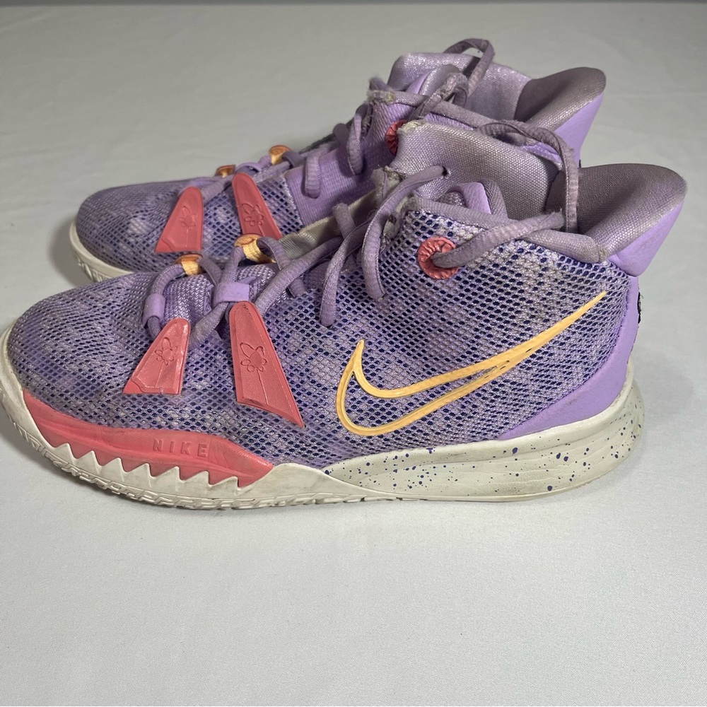 Nike Kyrie 7 GS Daughters Azurie Lilac/Melon
Size Youth 4